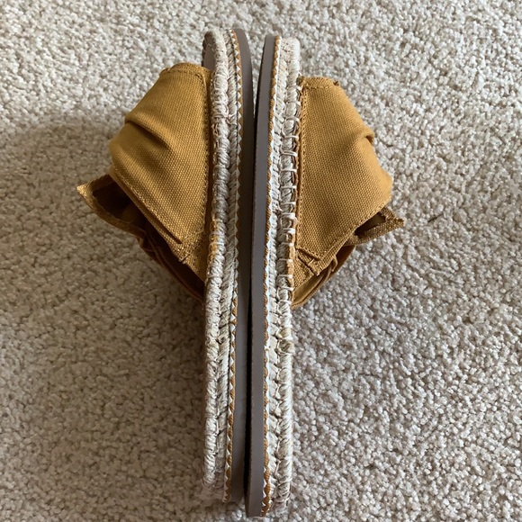 Universal Thread Sandals - Picture 4 of 6